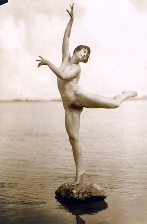 Gerhard Riebicke.
Naked Figure Staying on One Leg. 
1926. 
Bodo Niman Gallery, Berlin