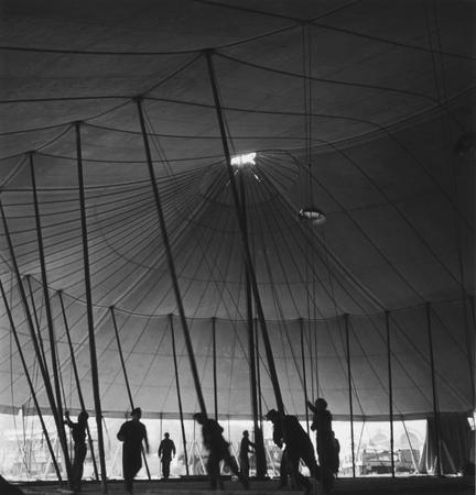 Robert Doisneau.
Circus Pinder. 
November 9, 1949. 
Robert Doisneau studio, Montrouge
