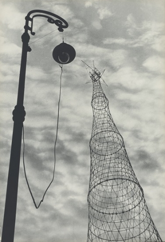 Emmanuil  Evzerikhin.
Shukhov Tower.
Moscow, 1935.
Gelatin silver print by the artist.
Collection of the Multimedia Art Museum, Moscow.