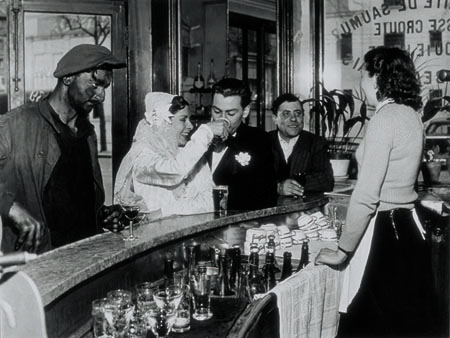Робер Дуано.
Кофе с молоком. 
1951. 
Собрание Национального фонда современного искусства, Париж