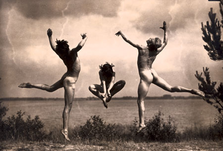 Gerhard Riebicke.
Three Naked Figures in Jump. 
1925. 
Bodo Niman Gallery, Berlin