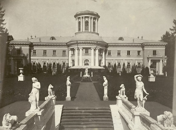 Unknown author.
Picture from a photo album of Arkhangelskoye. View of the terraces and southern façade of the palace,
1896—1897.
Arkhangelskoye State Museum-Estate