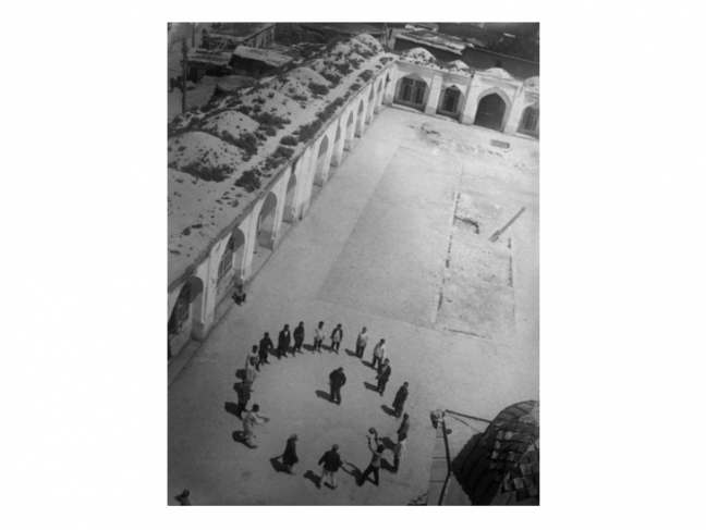 Arkady Shaikhet.
Volleyball in the mosque yard. Uzbekistan, 1930.
Gelatin silver print.
Collection of Moscow House of Photography Museum