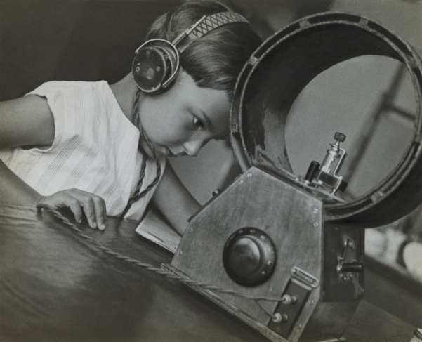 Alexander Rodchenko.
Radio-listener. 1929, Artist print.
Collection of the Moscow House of Photography Museum.
© A. Rodchenko – V. Stepanova Archive. 
© Moscow House of Photography Museum