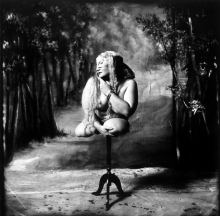 Joel Peter Witkin.
Woman on a table. 
1987. 
Collection de la Galerie Baudoin Lebon, Paris