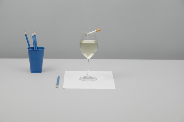 peuk&wijn, from the series procrastinators, 2011. © Lernert & Sander courtesy Nederlands Instituut voor Mediakunst