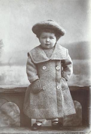 Portrait of the girl. 
L.Perelman's studio. Mogilyov, 1900s