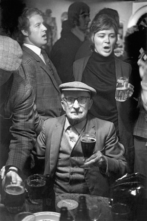 David Hurn.
Sennybridge. Pub sing a-long.
From the series ‘Land of My Father’.
1973.
© Magnum Photos