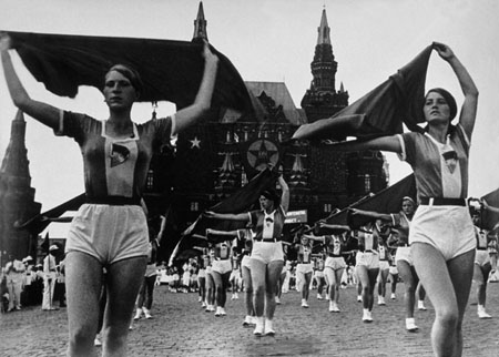 Alexander Rodchenko.
Girls With Kerchiefs. 
1936. 
Archive of Rodchenko and Stepanova
