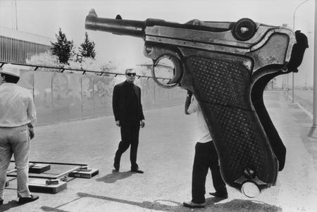 Tazio Secchiaroli.
Marcello Mastrojani on shootings of film “Tenth victim”. 
1965. 
Cinecitta. 
©Tazio Secchiaroli fund