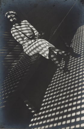 Alexander Rodchenko.
Girl with a Leica. 1934.
Collection of the Moscow House of Photography Museum.
© A. Rodchenko – V. Stepanova Archive.
© Moscow House of Photography Museum