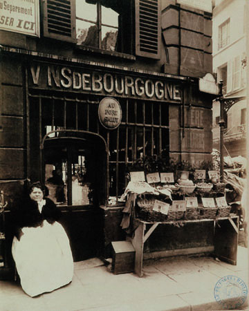 Eugene Atget.
Cabaret “Por Salut”, house 163-encore along Saint-Jacques Street. 
1903. 
Collection of the City of Paris Historical Library