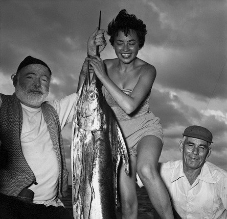 Эрнест Хемингуэй, Инге Шенталь и рыбак Грегорио Фуэнтес с марлином, Куба, 1953.
Цифровой отпечаток.
Собрание автора.
© Inge Schoenthal Feltrinelli