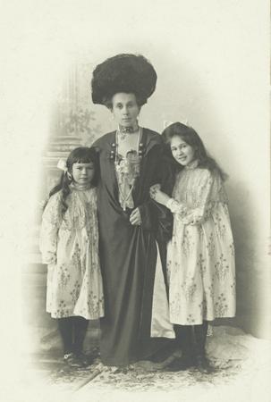 Unknown author.
Zinaida Grigoryevna Morozova with her daughters Maria and Lyuluta. 
1900s