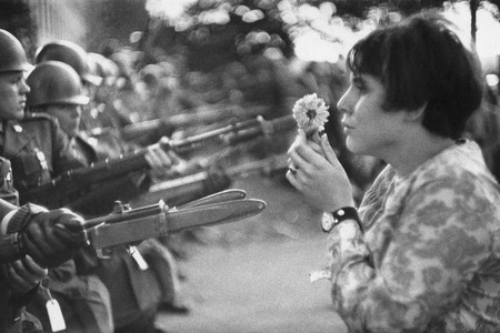Mark Riboud.
In front of the Pentagon, march devoted to peace in Vietnam. Washington. 
The collection of the author, Paris