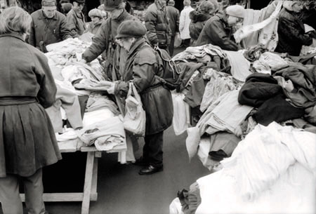 Vikentiy Nilin.
Fashion History. Second Hand Market in Kuzminki. 
2000. 
Collection of the Moscow House of Photography