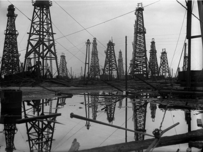 Arkady Shaikhet.
Oil-derricks in water. Baku, 1929.
Gelatin silver print.
Collection of Moscow House of Photography Museum
