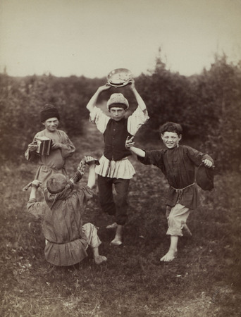 Alexey Mazurin.
Boys’ dance, Moscow region. 
1890s. 
From the Russian State Library collection