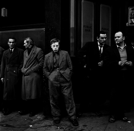 Philip Jones Griffiths.
Outside Pentonville prison where their friend was being hanged.
London, 1958.
Courtesy of the Philip Jones Griffiths Foundation and Trolley Books.
© Philip Jones Griffiths Foundation