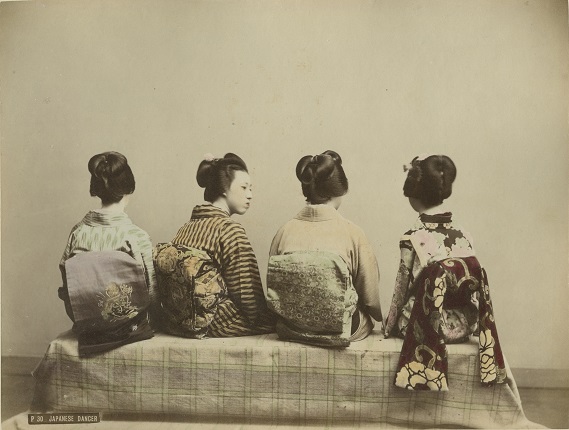 Unknown author.
Hairstyles and knots.
1880—1890s.
Albumen print, hand-colored.
MAMM collection
