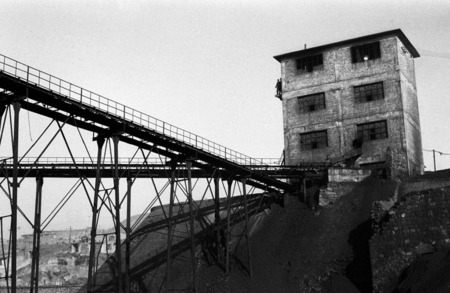 Patrizia Bonanzinga.
А medium size state mine: 2,000 people work here; the miners village stands alongside, with is school and a few shops. Near Datong. 
1997. 
Author’s collection