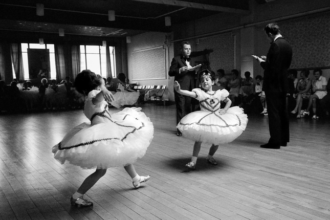 Дэвид Херн.
Баргойд. Валийский детский чемпионат по бальным танцам.
Из серии «Земля моего отца».
1973.
© Magnum Photos