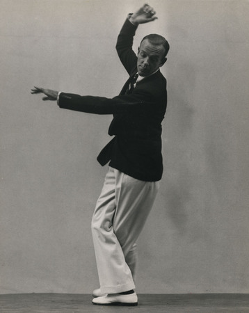 Martin Munkacsi.
Fred Astaire on his Toes. New York.
1936.
In: Life 28.12.1936.
Reproprint.
Courtesy: F.C. Gundlach Collection