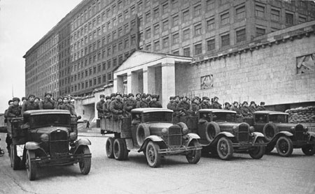 Alexander Ustinov.
Motor-infantry Depart on Front. Moscow 
October, 1941