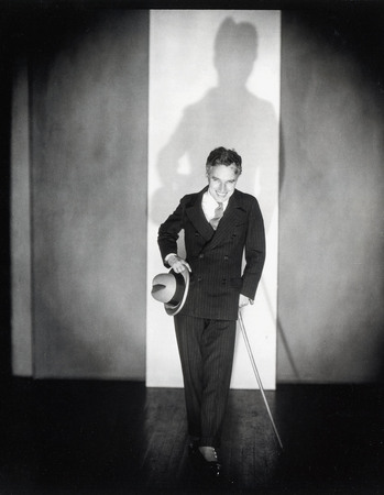 Эдвард Штайхен.
Представляя Господина Чарльза Спенсера Чаплина. 
1925. 
© Joanna T. Steichen. 
Courtesy George Eastman House