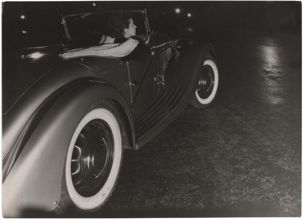 Андре Штайнер.
Съемка для автомобильного салона, 1935.
Бромосеребряно-желатиновый отпечаток.
© Nicole Bajolet-Steiner