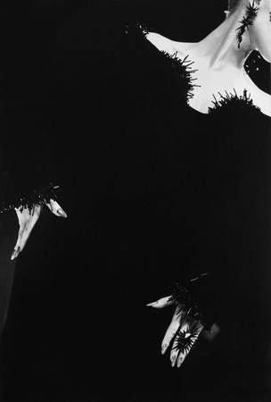 Жерар Юфера.
Тьерри Мюглер.
Коллекция высокой моды, осень-зима 1999/2000. Париж. 
Июль 1999. 
© GERARD UFERAS/RAPHO