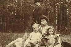 Семейный портрет XIX века