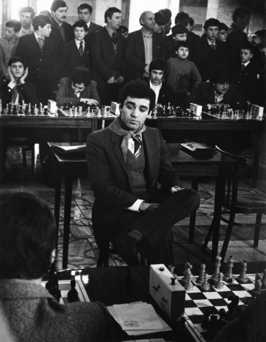 Boris Dolmatovsky.
Garry Kasparov team captain of Baku Pioneer Palace as a seancer. Irkutsk, 1980