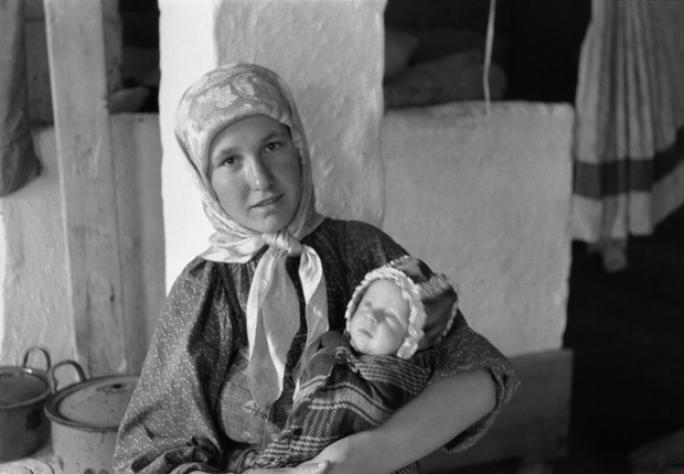 Yamazoe Saburo.
Maria Anufrieva and son Fedya.
Romanovka village, Manchuria.
1938–41.
Arseniev State Museum of Primorsky Region in Vladivostok