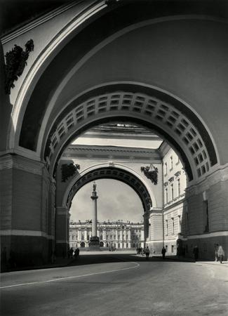 Sergey Shimansky.
From the series “The Dvortsovaya square”. Leningrad. 
1947. 
Collection of the Moscow House of photography