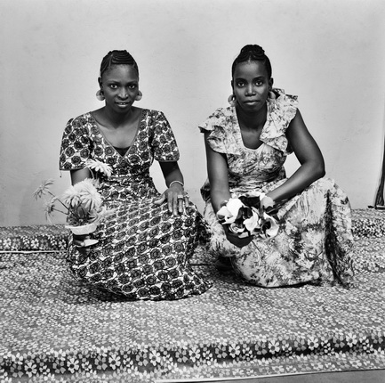 Malick Sidibé.
Studio Malick, Bamako, 1977.                 
© Malick Sidibé. Courtesy Collection Maramotti, Italy