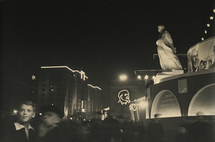 Emmanuil  Evzerikhin. 
Celebrations on publication of the USSR. Constitution Project.
Moscow, 1936. 
Gelatin silver print by the artist.
Borodulin Collection.