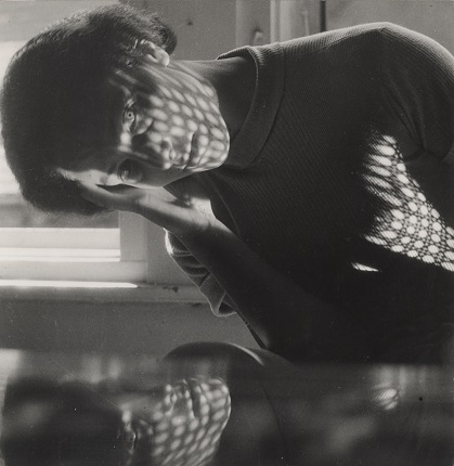 Lajos LENGYEL. Ella bended down on a glass plate. 1938. Gelatin silver print. Private collection