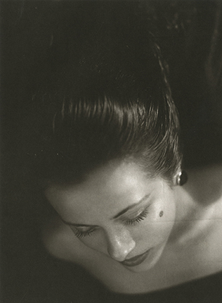 Iwata Nakayama.
Woman with Long Hair,
1933.
Gelatin silver print.
Collection of the Iwata Nakayama Foundation. 
Courtesy of the Hyogo Prefectural Museum of Art