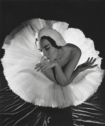 Serge Lido.
Ludmilla Tchérina. ‘The Dying Swan’,
Paris Opera. 1958.
Lyudmila Cherina was the first Western
ballerina to be invited to the Bolshoi
Theatre in Moscow in 1959
Private collection