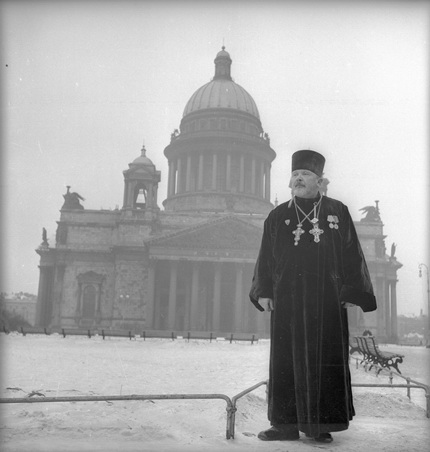 Priest Lomakin on the background of St. Isaac's Cathedral. Leningrad. 1945