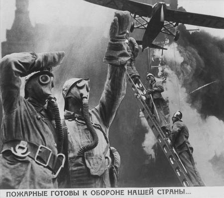 On fire front, a photomontage 45.
Michael Dmitriev, A. Shtejngardt's photos. 
1930s. 
Private collection