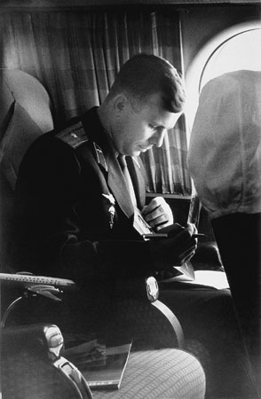 Vsevolod Tarasevich.
Juri Gagarin in IL-18 Plane on His Way from Kuibishev to Moscow. 
April 14, 1961. 
Author’s family property