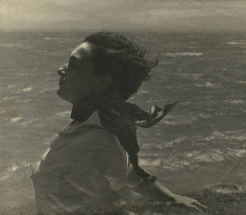 Михаил Прехнер.
Портрет жены.
Вторая половина 1930-х.
Авторский серебряно-желатиновый отпечаток