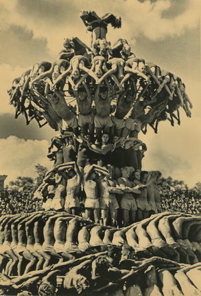 Lev Borodulin.
Pyramid. Moscow, 1954.
Silver gelatin print.
Author's collection