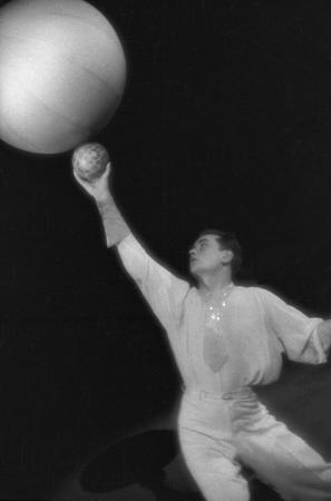 Alexander Rodchenko.
Juggler. 
1940. 
Private collection