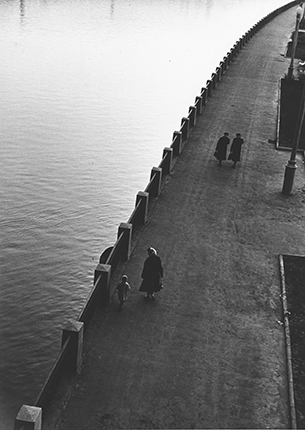 Embankment. Moscow, the late 1950s. Silver-gelatin print. Collection of MAMM