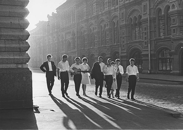 Dawn. Youth at GUM. Moscow, 1964. Silver-gelatin imprint. Meeting of the MAMM