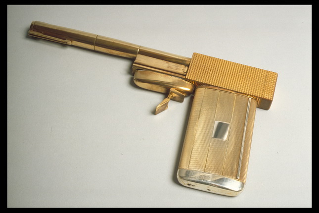 Золотой пистолет Скараманги.
© 1974 Danjaq, LLC and United Artists Corporation. Все права защищены