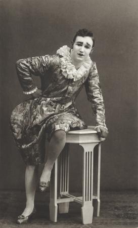 Неизвестный автор.
Казимир Плучс (белый клоун Роланд). 
1920-е. 
Собрание Музея циркового искусства, Санкт-Петербург